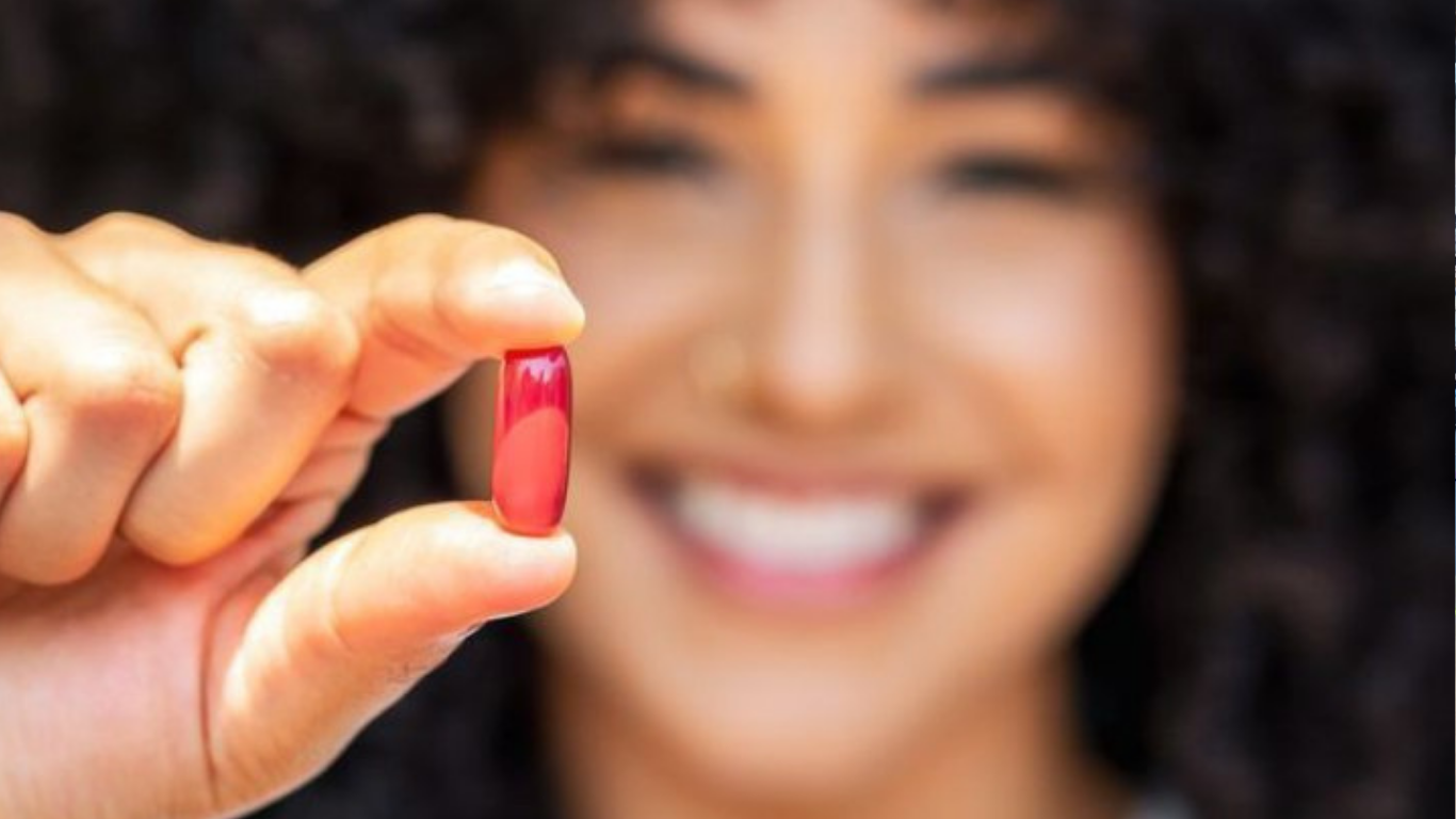 تأثیرات مکمل‌های زیبایی بر پوست، مو و ناخن: تغذیه درونی برای جلوه‌ای بیرونی