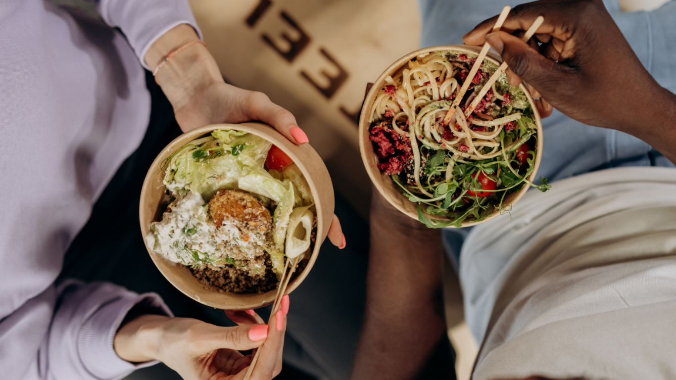 تغذیه و طول عمر: کدام غذاها به زندگی اضافه می‌کنند و کدام از آن می‌کاهند؟